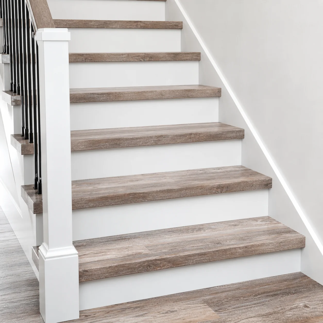 Farmhouse LVP flooring sample photo 9