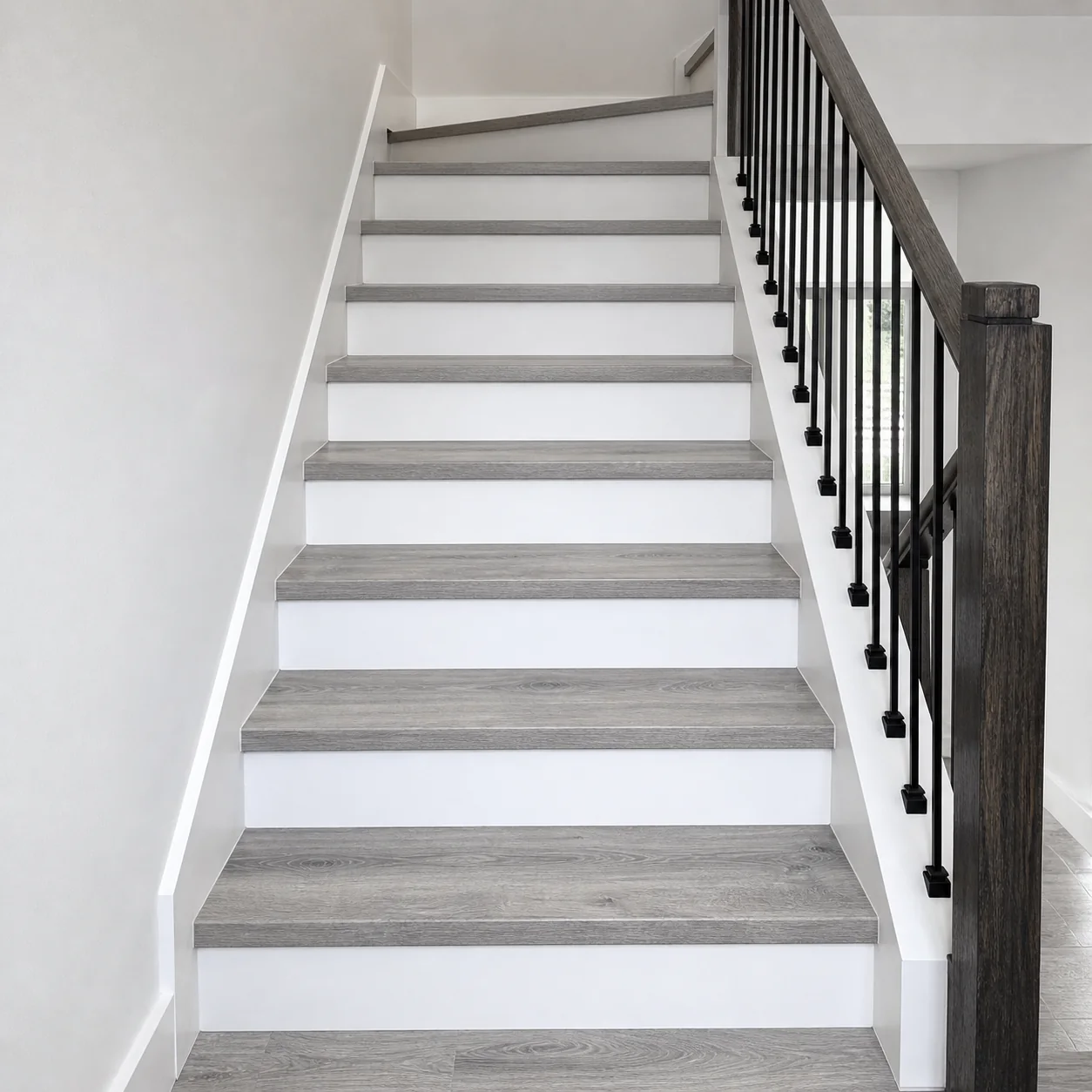 Silver Smoke LVP flooring sample photo 8