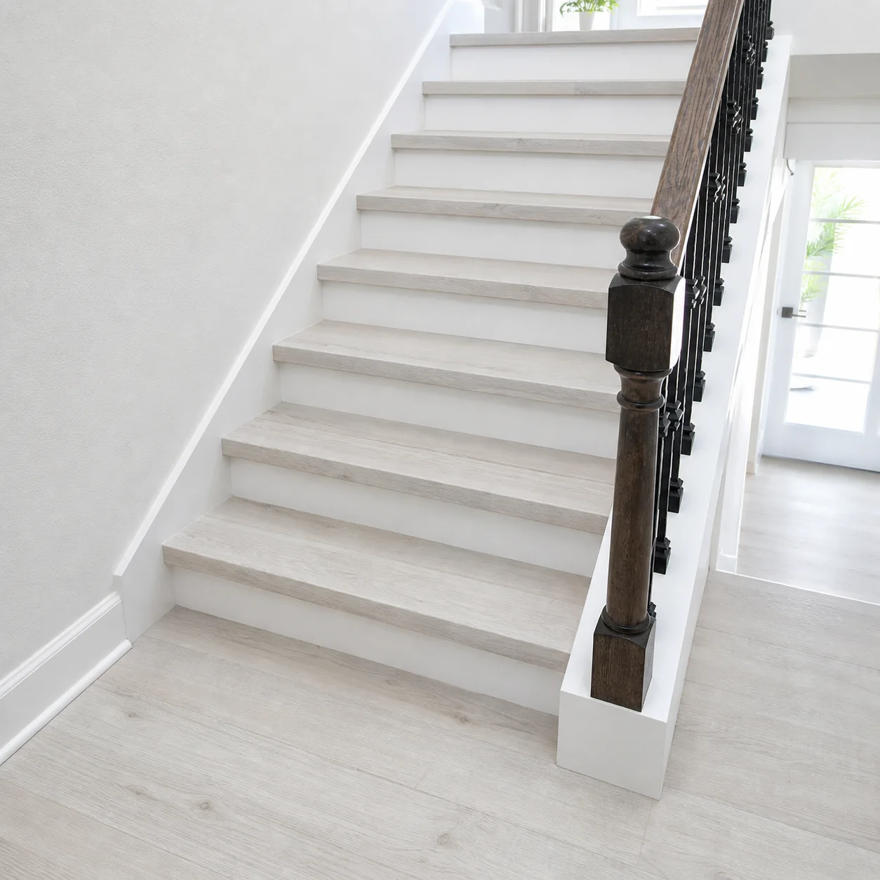 Snow Oak LVP flooring sample photo 9
